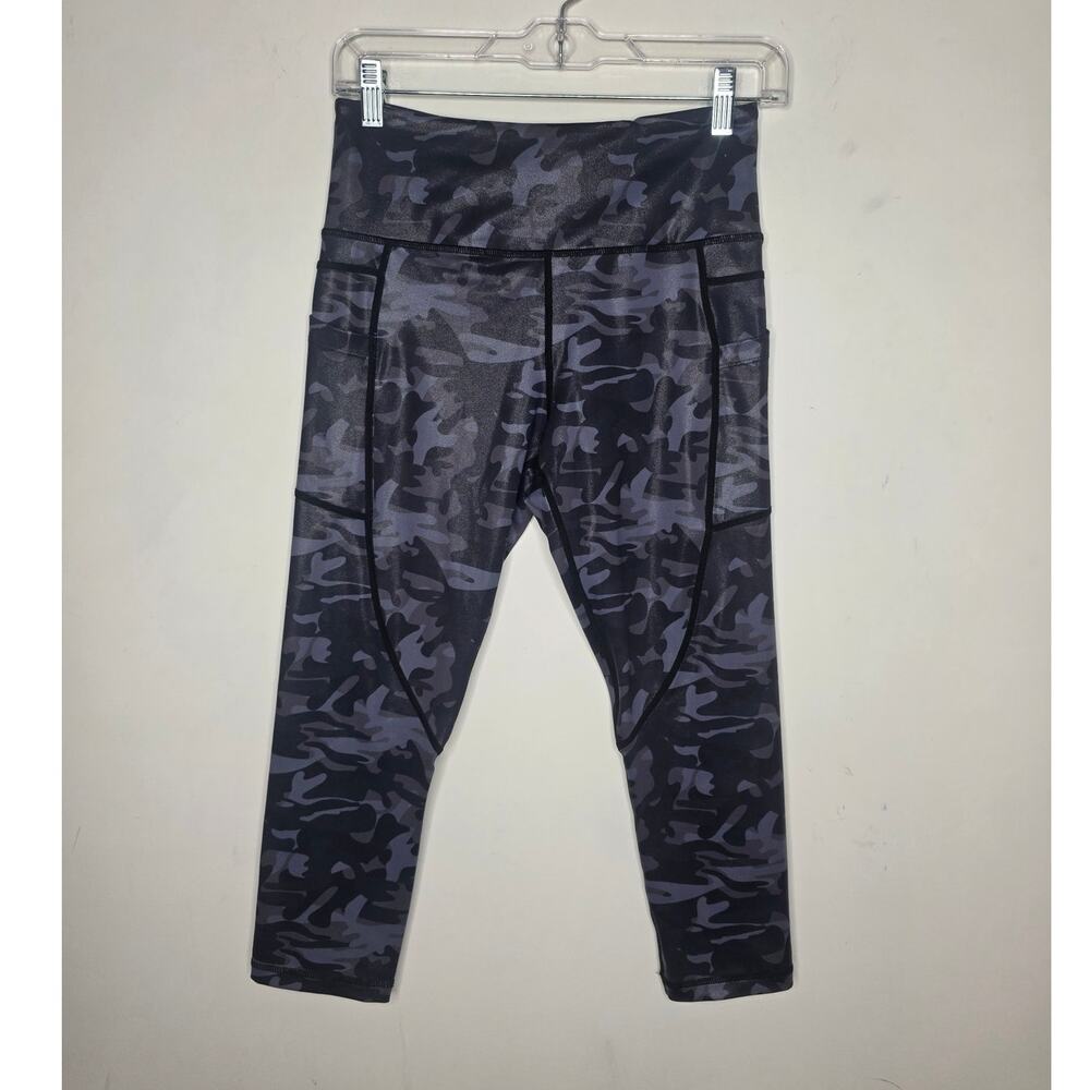 Zyia Active grey shiny camouflage camo athletic capri w pockets - 6-8 / medium
